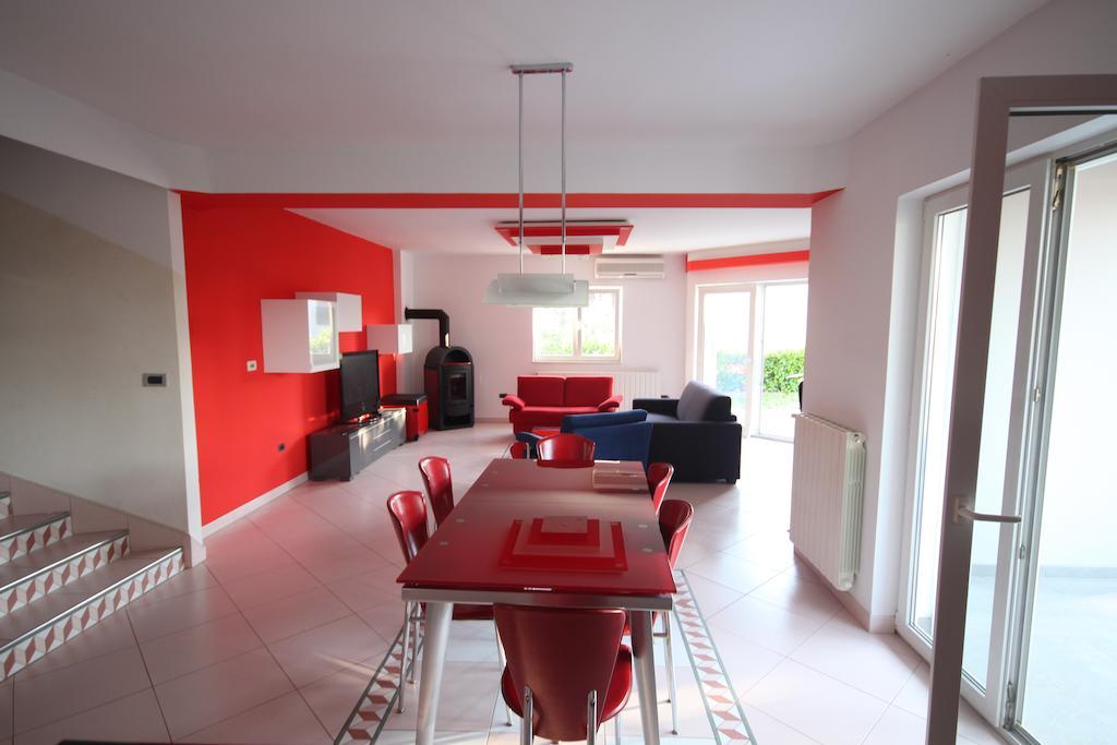 Holiday House Veli Vrh Pula Phòng bức ảnh